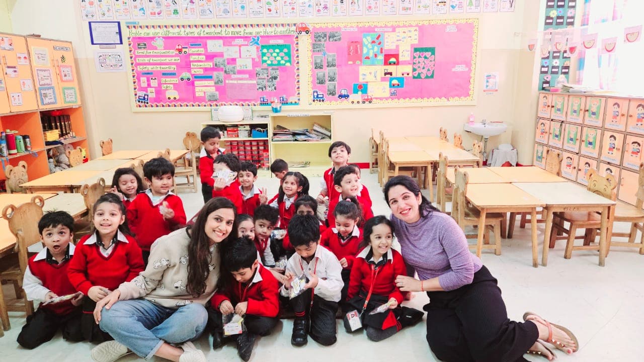 A classroom full of kids and teachers at a BoredomBox session